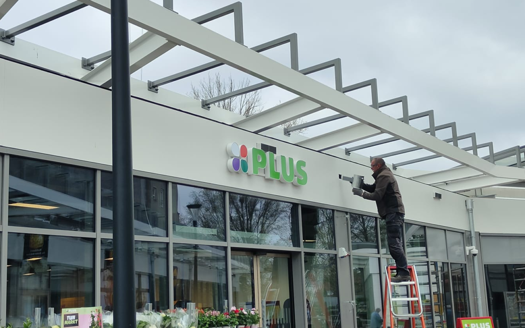 Nieuwe luifels voor PLUS in Nijmegen